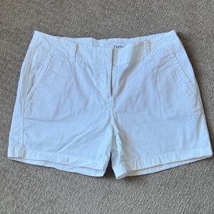 Vineyard Vines White Women's Casual Shorts